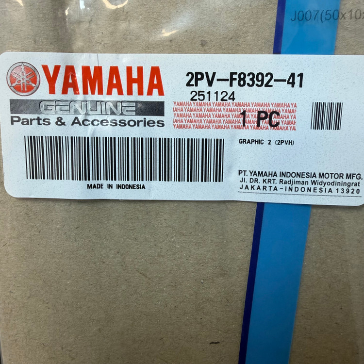 استیکر/برچسب رو بوقی سورمه ای YAMAHA Mx King سمت راست ساخت اندونزی اصل کد 202187
