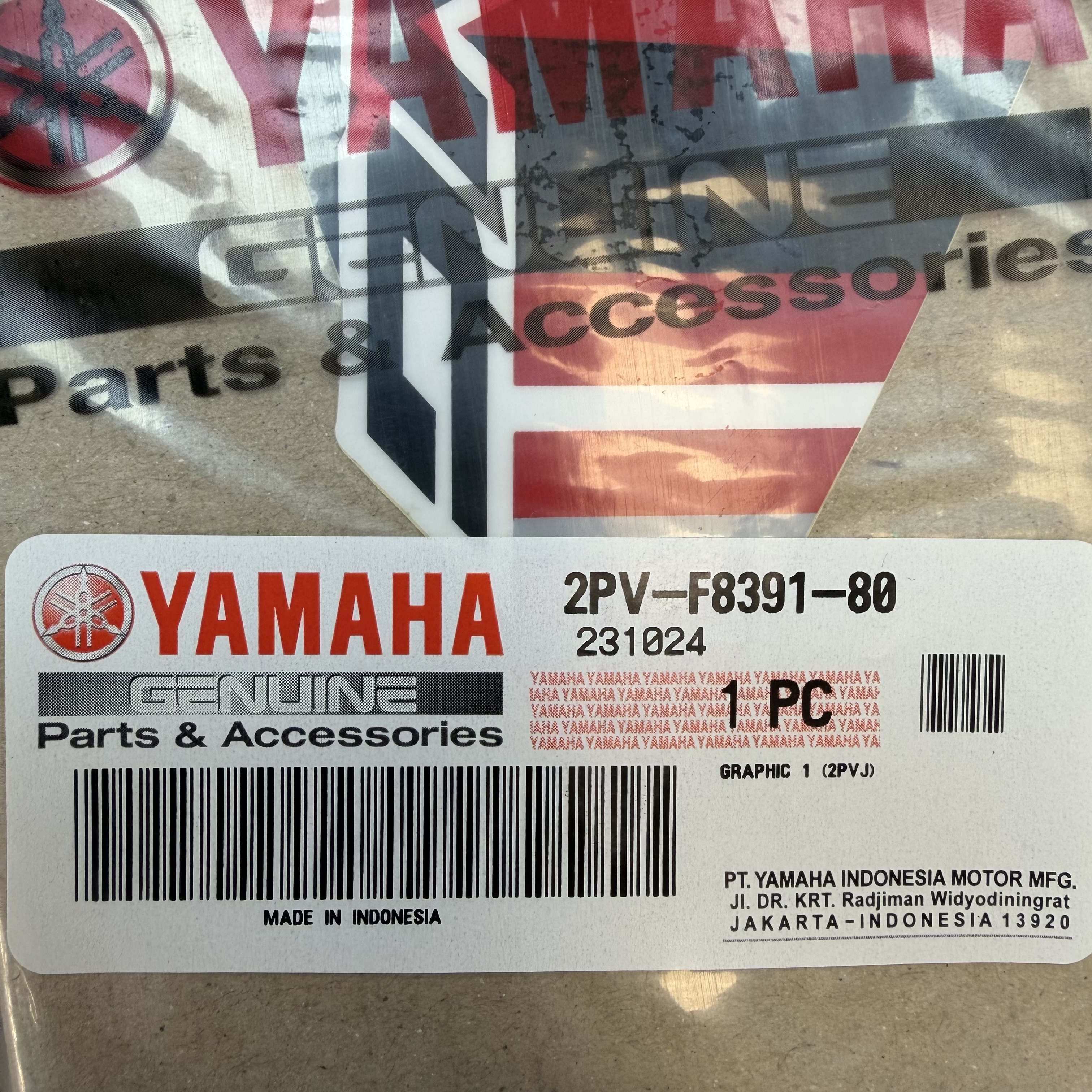 استیکر/برچسب رو بوقی قرمز YAMAHA Mx King سمت چپ ساخت اندونزی اصل کد 202201