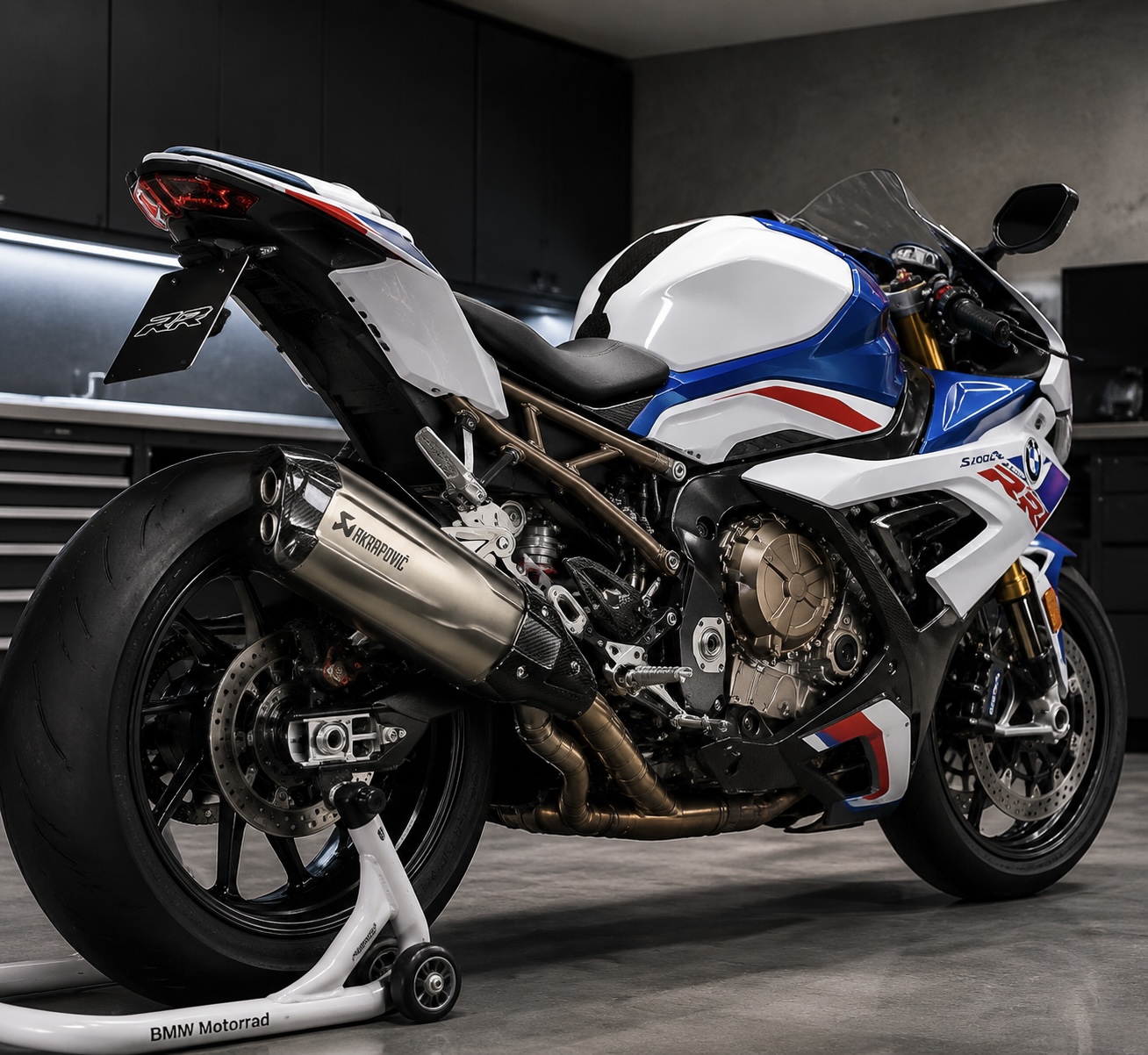 اگزوز قهرمانی اکروپوویچ AKRAPOVIC K46 BMW کد 202264