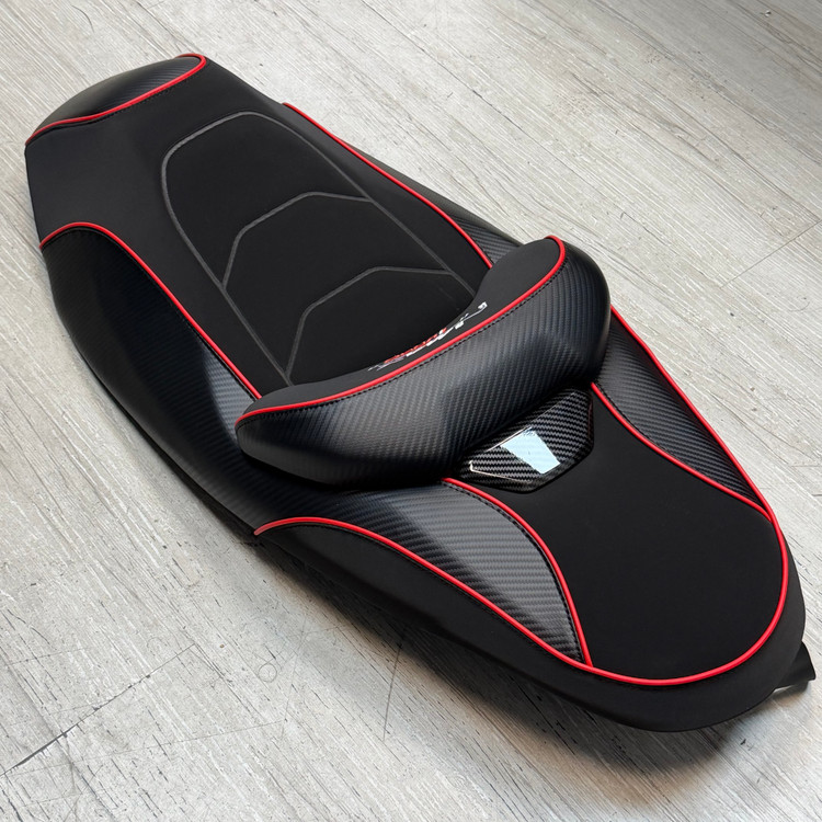 زین اسپرت اسپیشیال خط قرمز کربن YAMAHA Nmax Turbo کد 201885