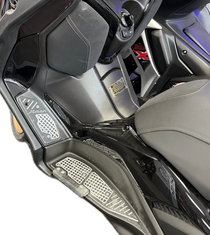 کف پایی اسپرت مشکی نقره ای YAMAHA Xmax GP ساخت ترکیه اصل ۰۰۰۰۳۴