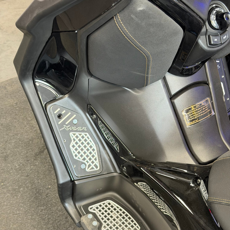 کف پایی اسپرت مشکی نقره ای YAMAHA Xmax GP ساخت ترکیه اصل ۰۰۰۰۳۴