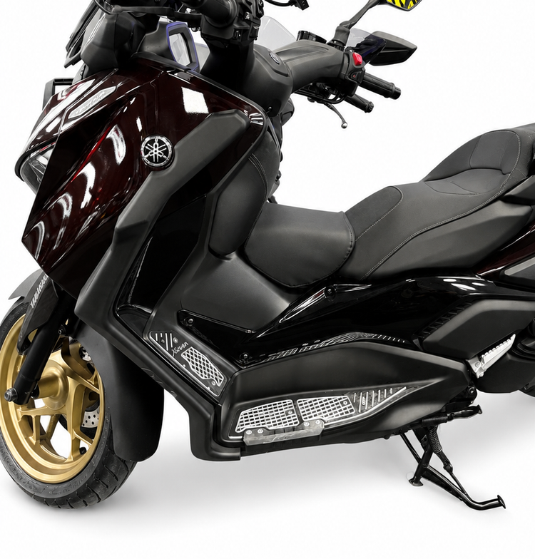 کف پایی اسپرت مشکی نقره ای YAMAHA Xmax GP ساخت ترکیه اصل ۰۰۰۰۳۴