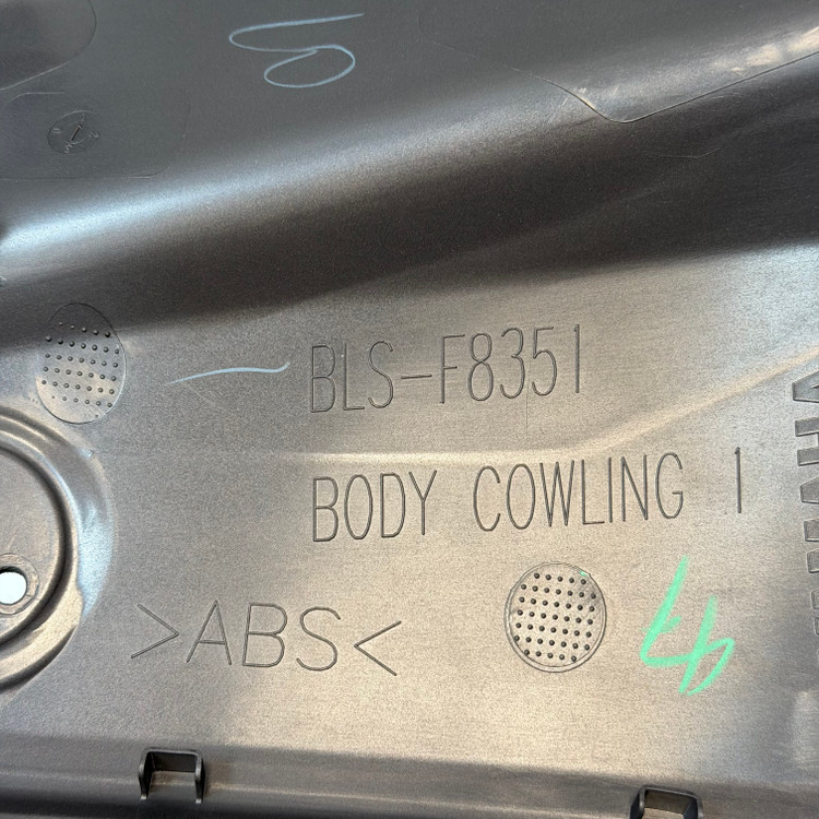فلاپ بغل چراغ YAMAHA Nmax Turbo سمت چپ ساخت اندونزی اصل کد 202364