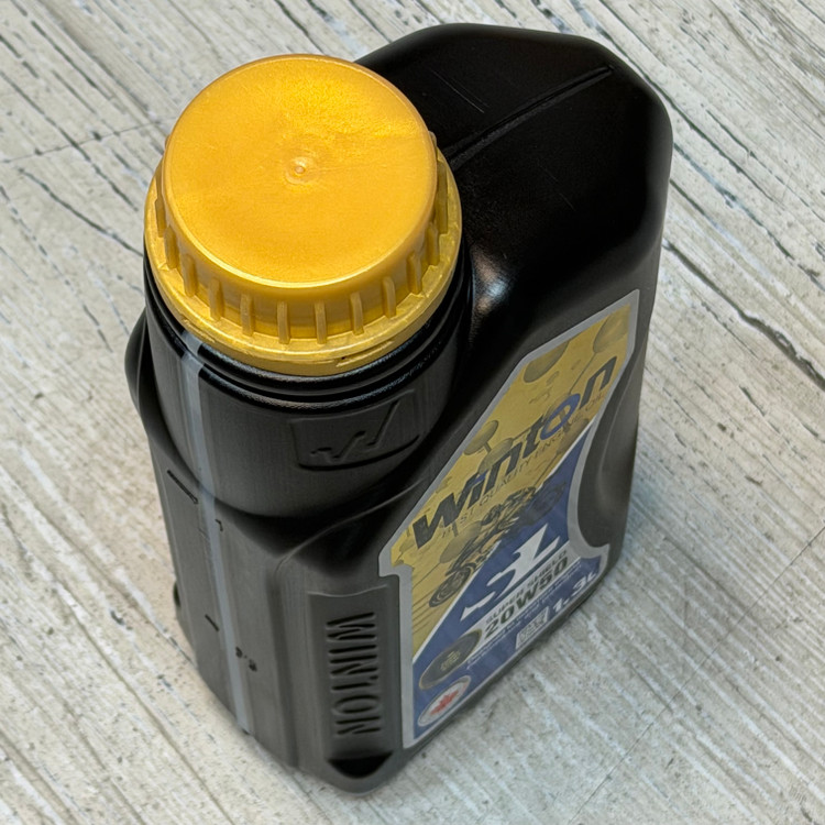 روغن موتور وینتون WINTON 20W50 SL 1.3L مخصوص موتور های دنده ای تحت لیسانس کانادا اصل کد 202367