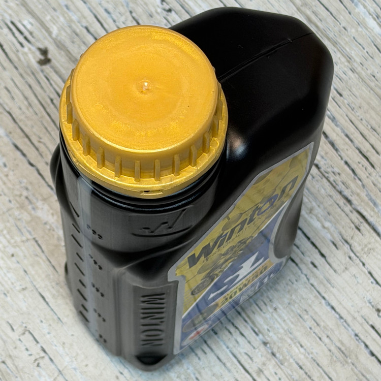 روغن موتور وینتون WINTON 20W50 SL 1.L مخصوص موتور های دنده ای تحت لیسانس کانادا اصل کد 202368