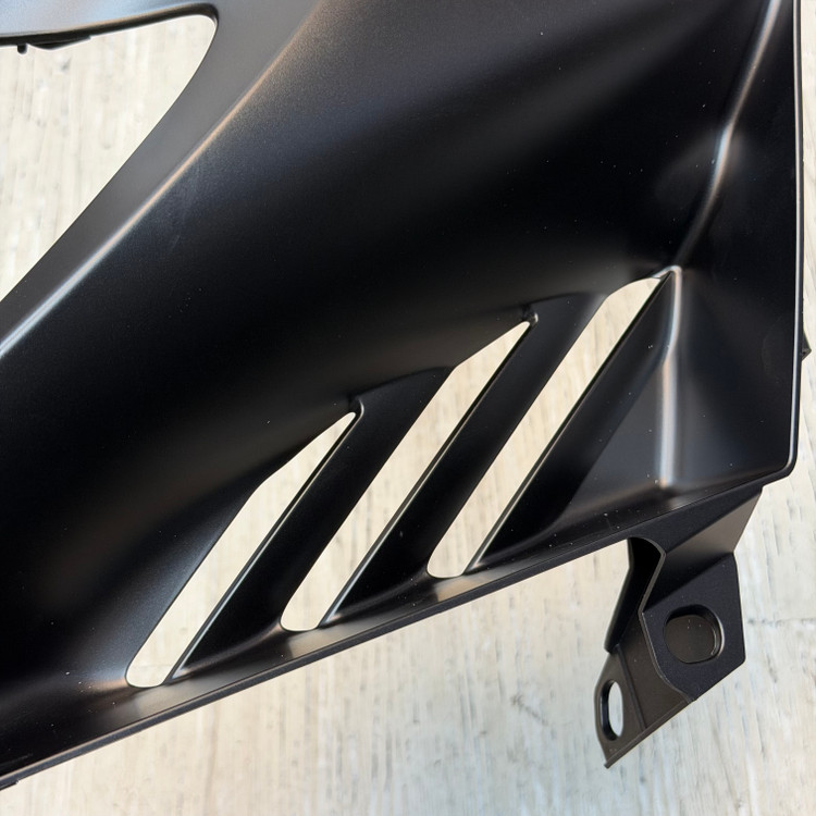فلاپ زیر فلاپ راهنما راست YAMAHA R15 V4 مشکی ساخت اندونزی اصل کد 202046