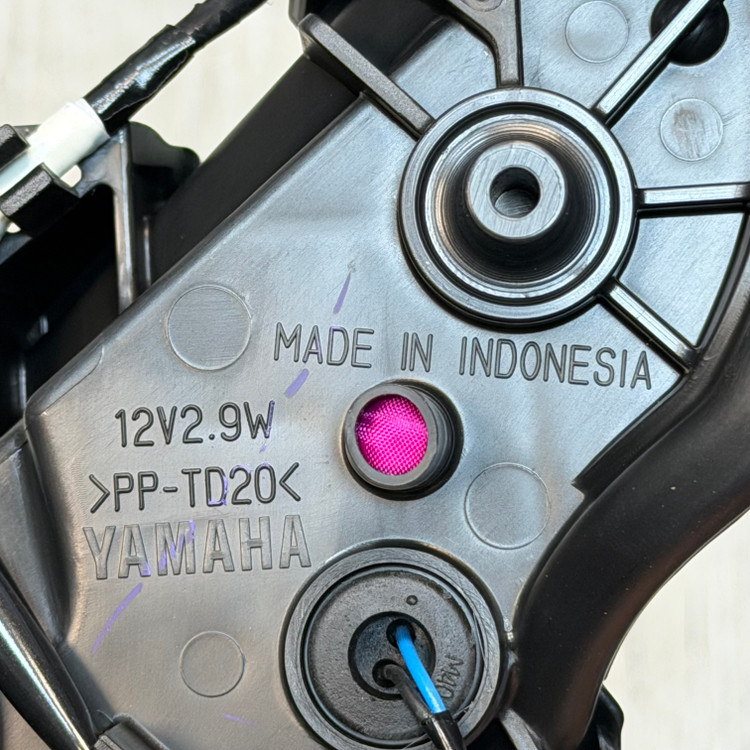 چراغ جلو سمت راست YAMAHA R15 ساخت اندونزی اصل کد 201992