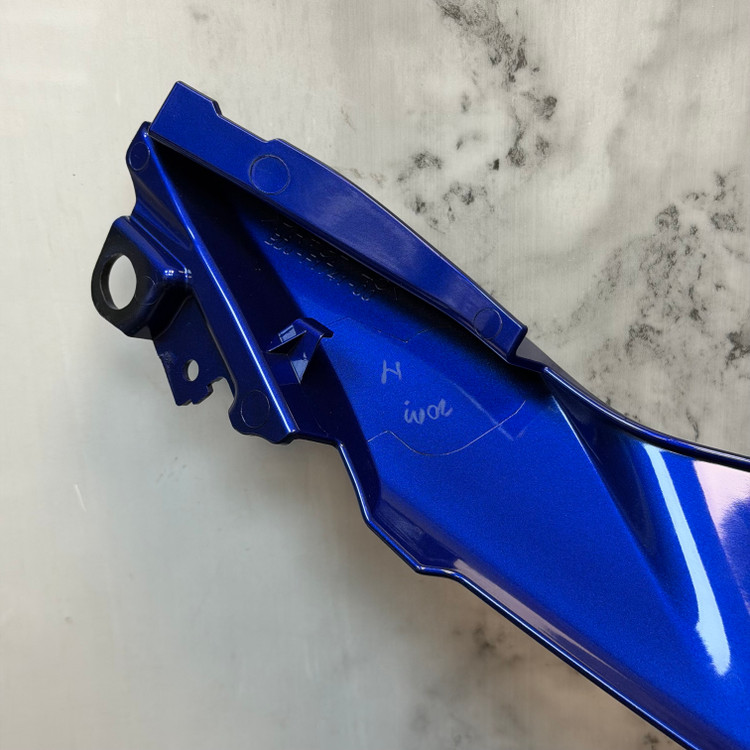 فلاپ گیتاری / زیر زین YAMAHA R15 ابی سمت راست ساخت اندونزی اصل کد 202256