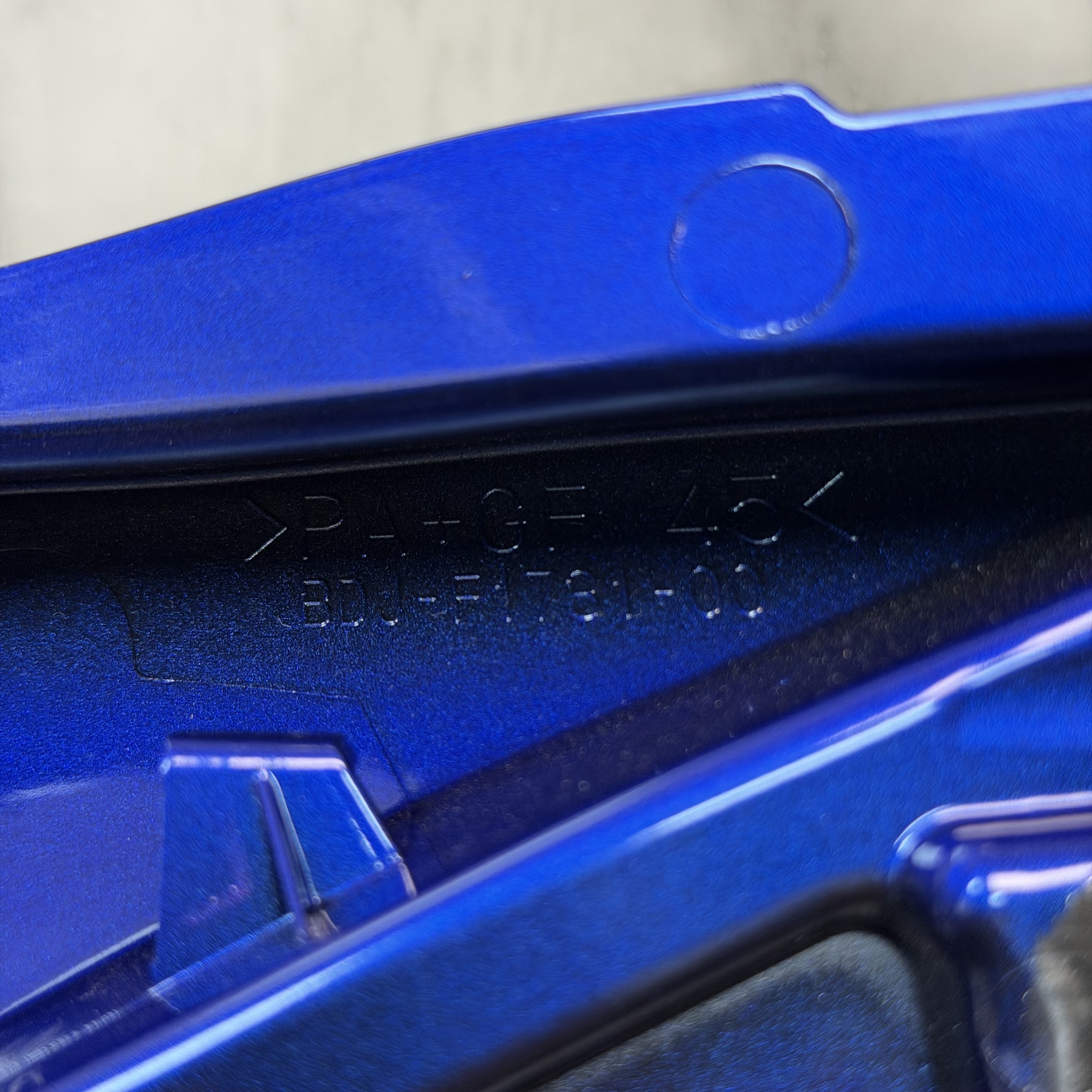 فلاپ گیتاری / زیر زین YAMAHA R15 ابی سمت چپ ساخت اندونزی اصل کد 202255
