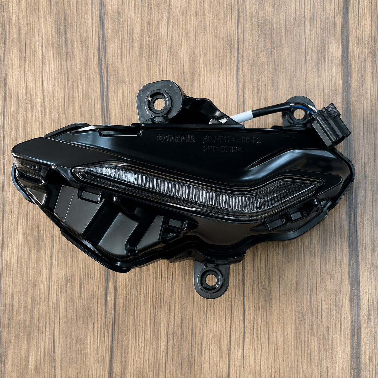 چراغ جلو سمت چپ YAMAHA R15 ساخت اندونزی اصل کد 201991