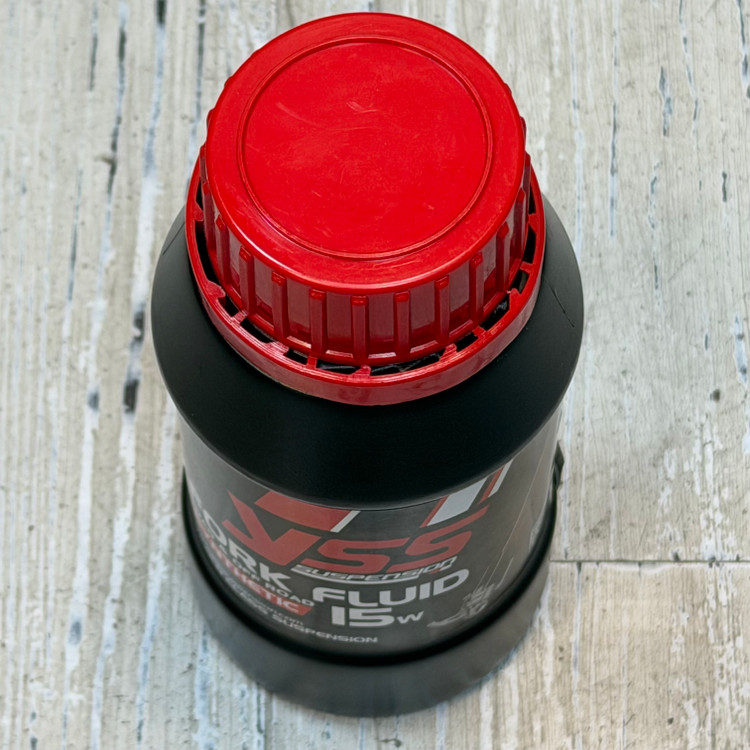 روغن مخصوص کمک فنر جلو YSS Fork Fluid 15W حجم 250ml ساخت تایلند اصل کد ۲۰۰۸۶۹