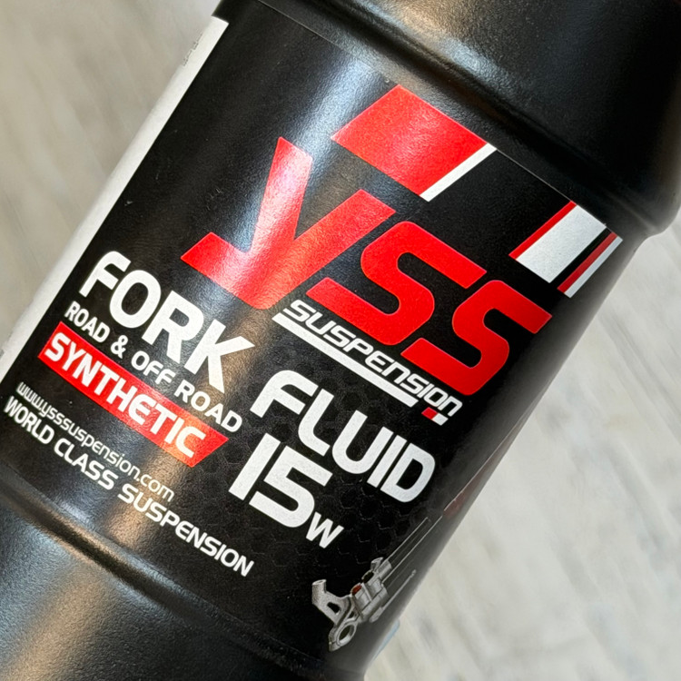 روغن مخصوص کمک فنر جلو YSS Fork Fluid 15W حجم 250ml ساخت تایلند اصل کد ۲۰۰۸۶۹