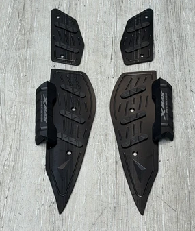 کف پایی اسپرت رنگ مشکی YAMAHA Xmax برند SWEER کد 000144