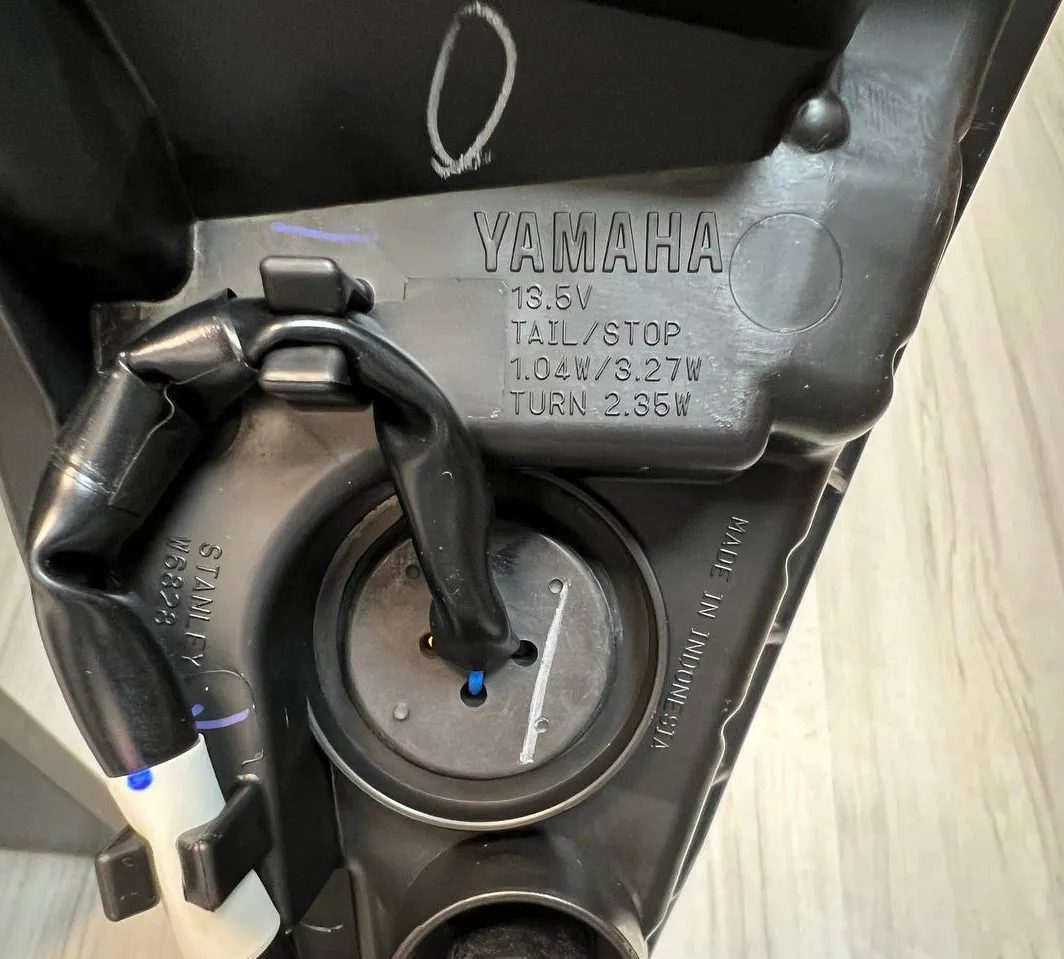 ست خطر عقب سمت چپ و راست YAMAHA Xmax فیس جدید ساخت اندونزی اصل