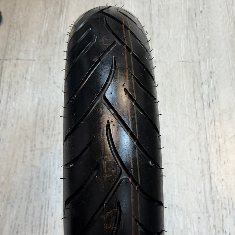 لاستیک دانلوپ زیر صفری 120/70/15/ DUNLOP ساخت اندونزی اصل مناسب چرخ جلو YAMAHA Xmax کد ۲۰۱۴۵۵