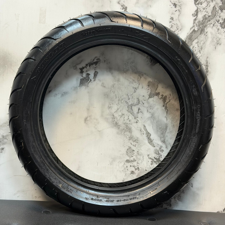 لاستیک دانلوپ زیر صفری 120/70/15/ DUNLOP ساخت اندونزی اصل مناسب چرخ جلو YAMAHA Xmax کد ۲۰۱۴۵۵