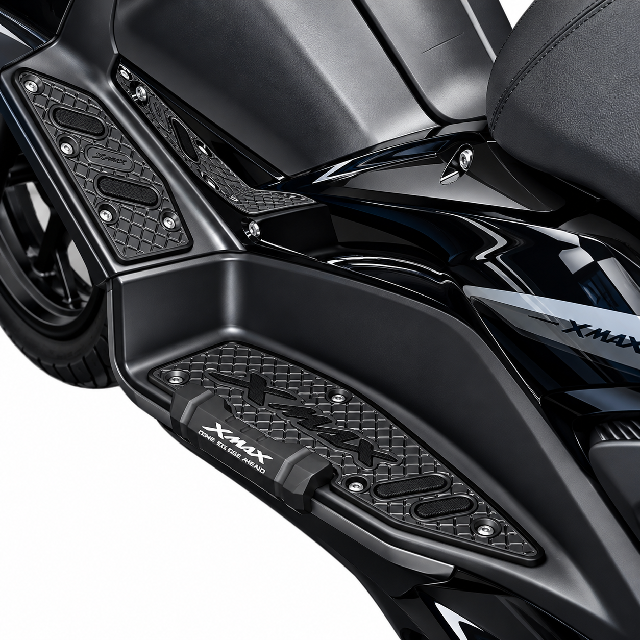 کف پایی اسپرت رنگ مشکی YAMAHA Xmax ساخت تایلند اصل کد ۰۰۰۱۴۴