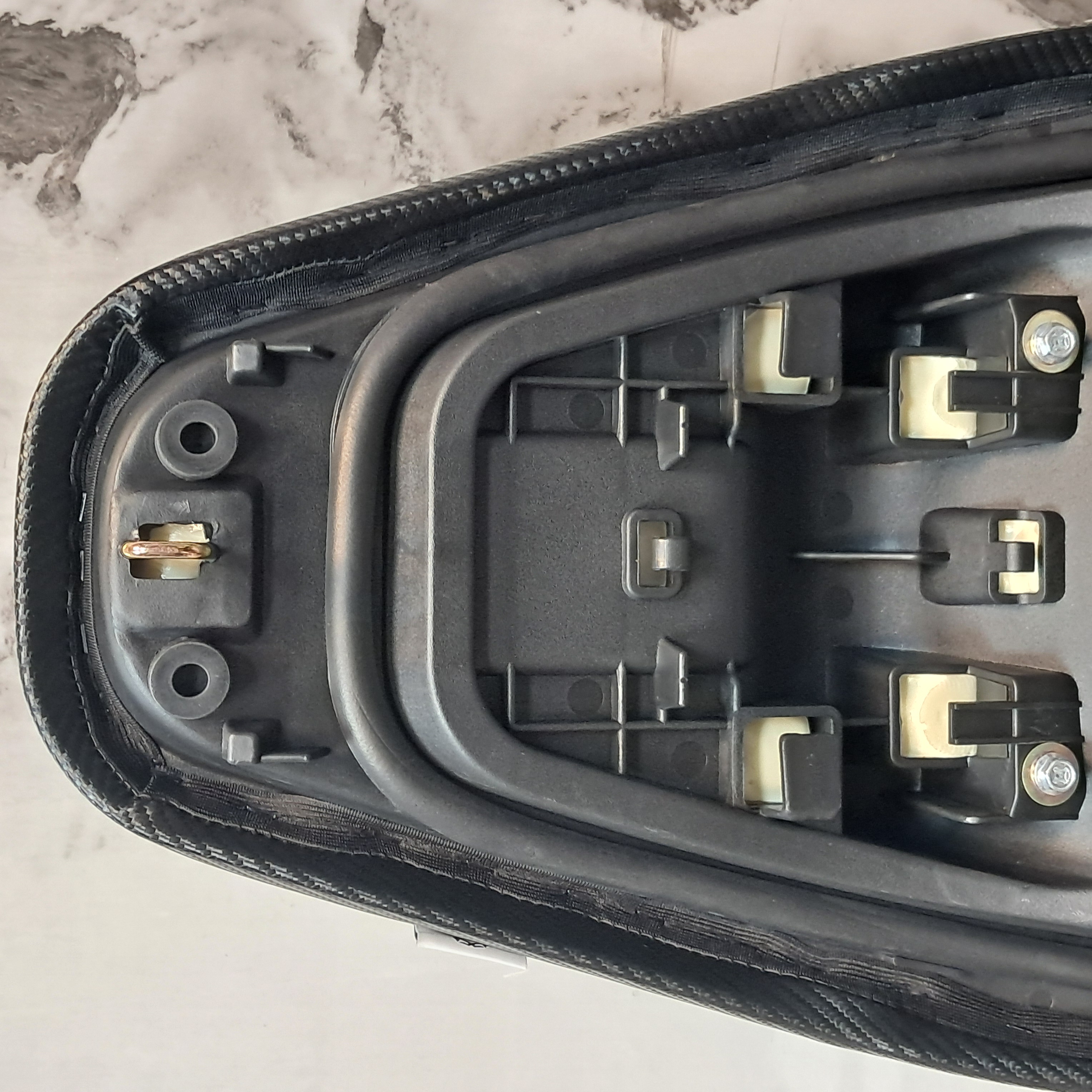 زین اسپرت اسپیشیال HONDA ADV160 برند SWEER کد کالا 201076